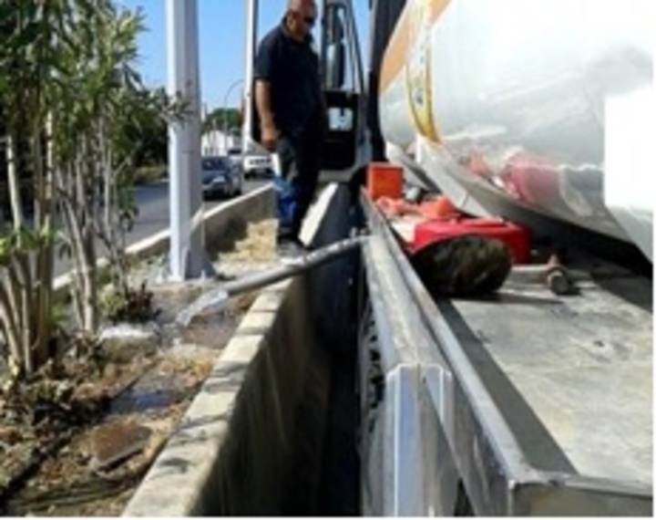 Πότισμα φυτών νησίδας