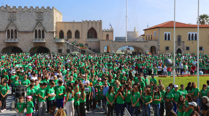 Πλήθος κόσμου “πλημμυρίζει” κάθε χρόνο την πλατεία δημαρχείου