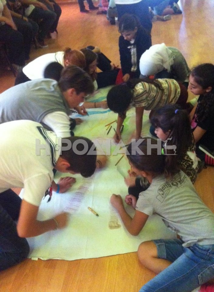 Ζωγράφισαν μαζί με τα προσφυγόπουλα
