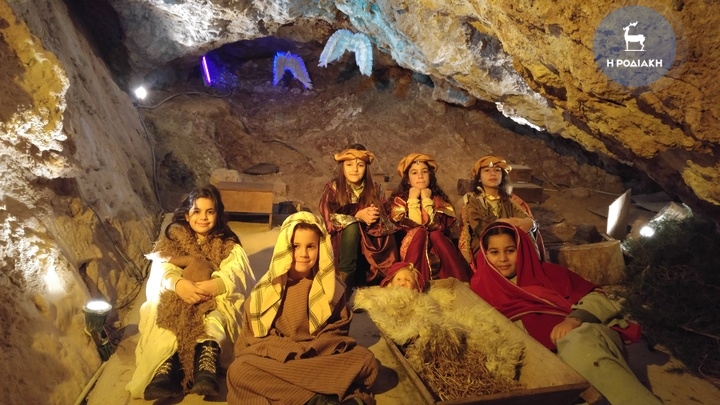 Όπως κάθε χρόνο η ζωντανή Φάτνη της Σαλάκου προσέλκυσε χιλιάδες κόσμου