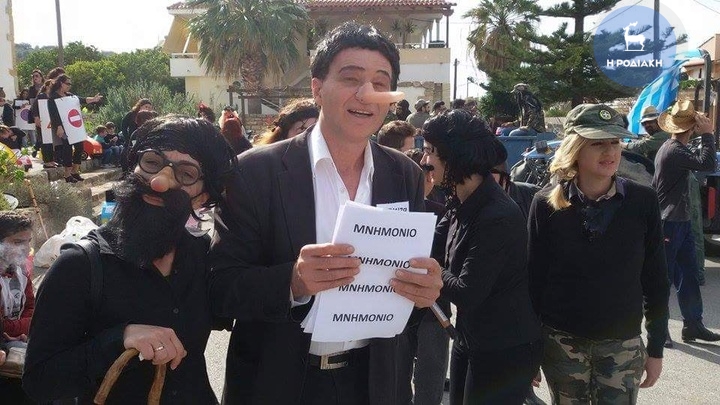 Κανείς και τίποτα δεν γλίτωσε από το καρναβάλι του Παραδεισίου.