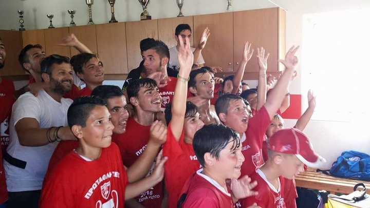 Οι παίκτες του Μιχάλη Σκαλέρη αναδείχτηκαν πρωταθλητές εφήβων στα νησιά 
