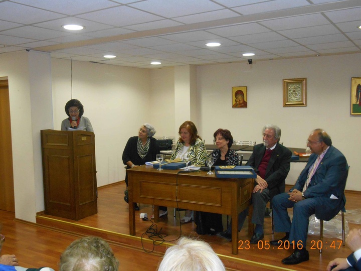 Η Σύμβουλος του Ιδρύματος Λίνα Χαραλαμποπούλου και οι καθηγητές