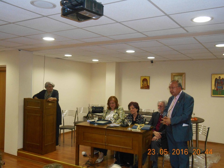 Οι τιμώμενοι καθηγητές και ο Πρόεδρος του Ιδρύματος ομιλώντας