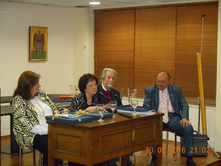 Η καθηγήτρια κυρία Σαμαρά στην ευχαριστήρια ομιλία της