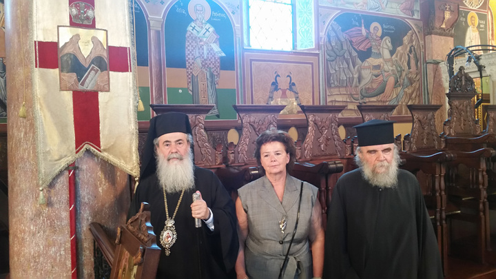 Η Τώνια Μοροπούλου με τον πατριάρχη Ιεροσολύμων κ. Θεόφιλο Γ’