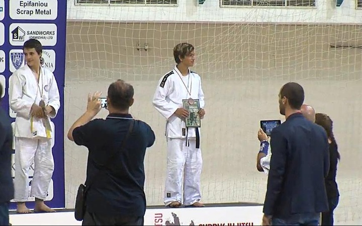 Στ βάθρο των νικητών ο Άγγελος Φλαμπουριάρης (δεξιά) 