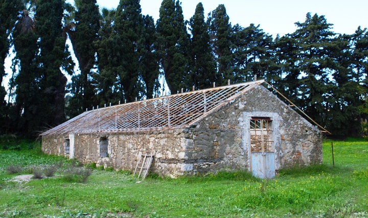 Ένα από τα Ιταλικά θερμοκήπια πριν τις εργασίες   αντικατάστασης