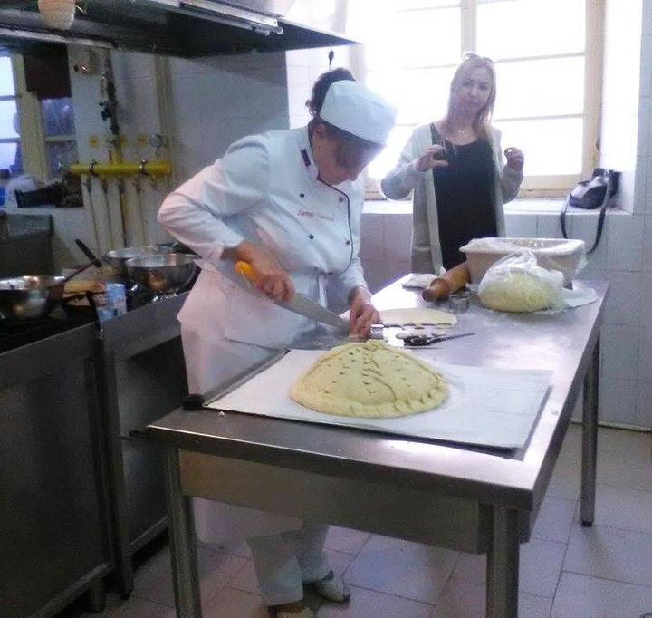 Παρασκευή της παραδοσιακής Ρώσικης πίτας στις εγκαταστάσεις της σχολής