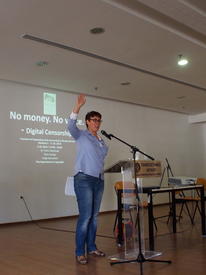 Η πολυβραβευμένη Γερμανίδα συγγραφέας Nina George στο συνέδριο «Η ελευθερία της έκφρασης και η λογοκρισία» (“Freedom of Expression and Censorship”) στο χώρο του Πανεπιστημίου Αιγαίου. Οκτώβρης, 2014.  