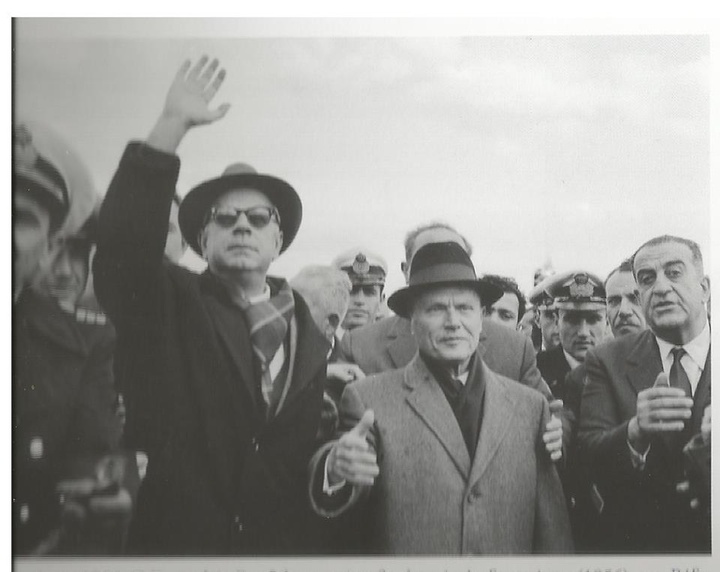 Ο Γιάννης Ζίγδης με τον Σοφοκλή Βενιζέλο στις εκλογές του 1963 στη Ρόδο.