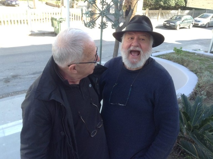 Με τον Βαγγέλη στη Ρόδο για την έκθεση «Μετέωρο βήμα». Συναντηθήκαμε ύστερα από 38 χρόνια. Τον ρώτησα αν με αναγνώρισε και ιδού η αντίδραση…