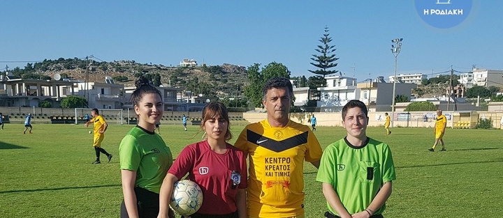 Η «ψυχή» της διοργάνωσης, Στέργος Παρδαλός με το διαιτητικό «τρίο» της αναμέτρησης