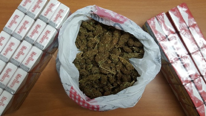 Συνελήφθησαν 2 άτομα στην Κω για κατοχή λαθραίων καπνικών προϊόντων και ναρκωτικών ουσιών Συνελήφθησαν 2 άτομα στην Κω για κατοχή λαθραίων καπνικών προϊόντων και ναρκωτικών ουσιών