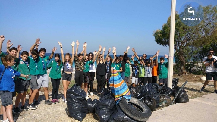 Περίπου 30 άτομα και 3 ώρες χρειάστηκαν για να καθαριστεί μια παραλία 1,2 χιλιομέτρων