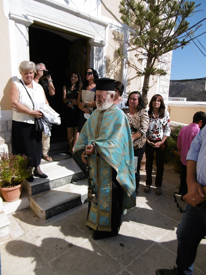 Ο εφημέριος του Ι. Ν. Κοιμήσεως Θεοτόκου Ολύμπου παπα-Γιάννης Διακογεωργίου
