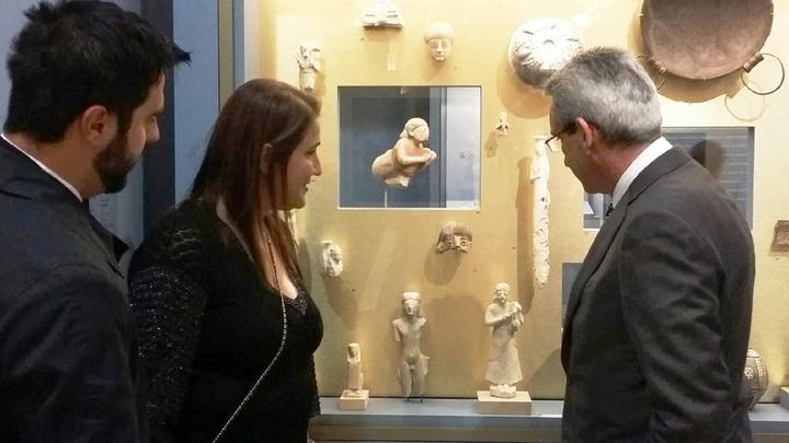 Από την έκθεση στο Λούβρο, στα εγκαίνια της οποίας  παραβρέθηκε αντιπροσωπεία της Περιφέρειας με  επικεφαλής τον περιφερειάρχη κ. Γ. Χατζημάρκο