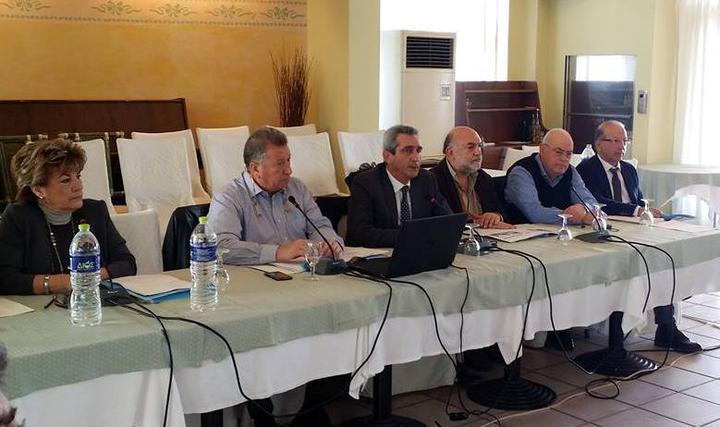 Από τη χθεσινή συνεδρίαση στη Σύρο. Διακρίνεται η δήμαρχος Κάσου  και οι δύο βουλευτές