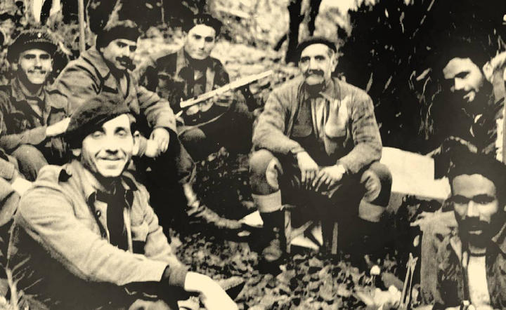 Ο Γεώργιος Γρίβας-Διγενής  με αγωνιστές της ΕΟΚΑ στα βουνά της Κύπρου.