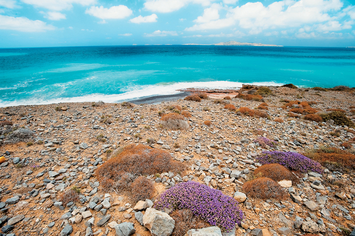 Τρεις παραλίες με βοτσαλάκι και πεντακάθαρο γαλάζιο θα βρείτε στην Αντιπέρατο