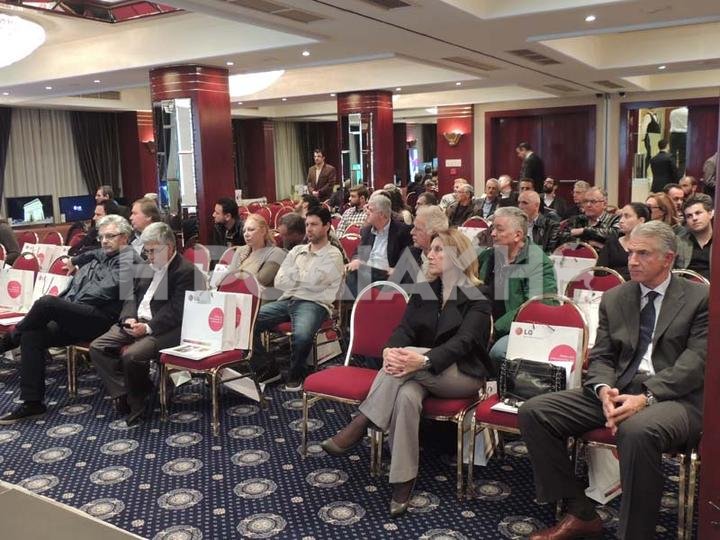 Δεξιά οι ιδιοκτήτες της εταιρείας Expert Κωσταρίδης κ. Ανθούλα Κωσταρίδου-Καμπουροπούλου και κ. Κώστας Κωσταρίδης