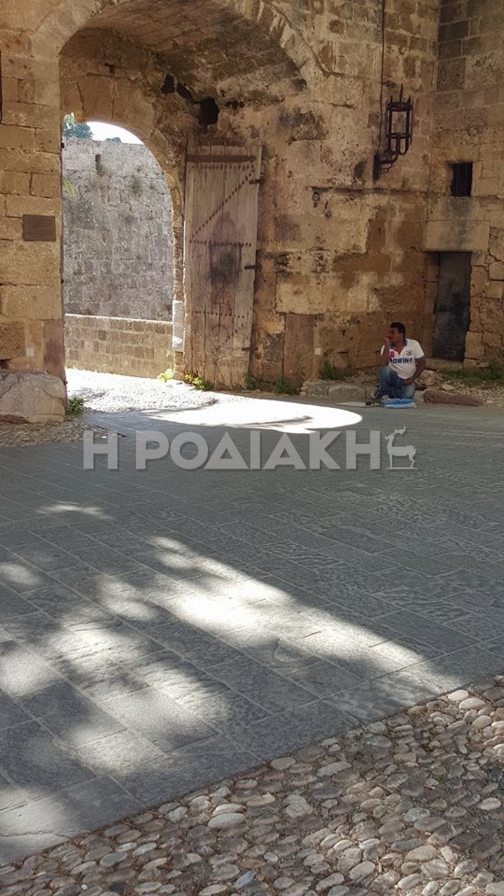 Δίνουν και παίρνουν  οι επαίτες καθημερινά