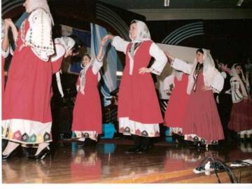 Ο χορός «ΚΑΜΑΡΕΣ»