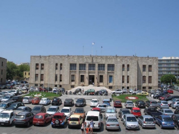 ʼλλα των αλλών με την διάσπαση του δήμου!