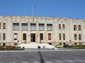 Δημοτικός φόρος:  Πανηγυρισμοί και αυτοχειριασμός