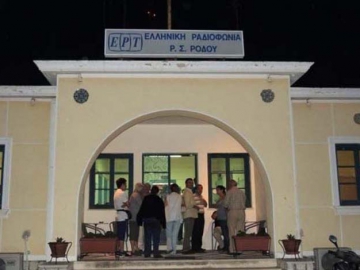 Στις επάλξεις παραμένουν οι απολυμένοι της ΕΡΑ Ρόδου