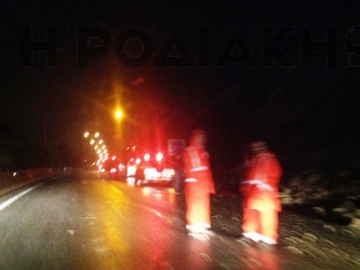 Νέα κατολίσθηση πριν απο λίγα λεπτά επι της Ρόδου Λίνδου