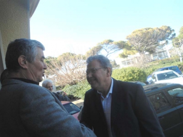 Εκοψαν την πίτα τους  οι απολυμένοι εργαζόμενοι της ΕΡΑ