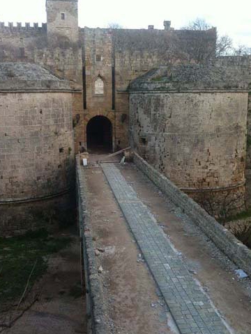 Συνεχίζονται οι αντιδράσεις για το ξήλωμα του βοτσαλωτού