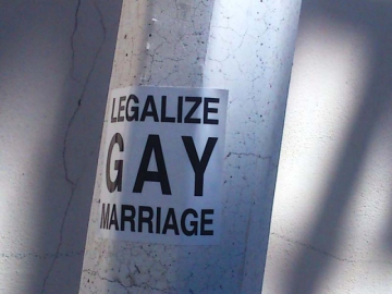 Φυλλάδια για τη νομιμοποίηση  gay γάμων στη Ρόδο