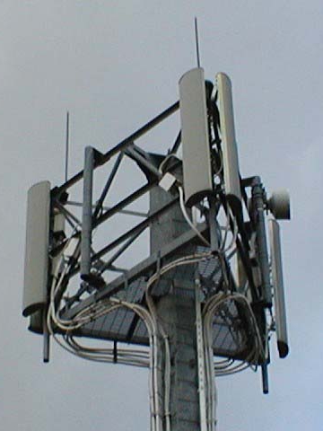 Σαν τα μανιτάρια ξεφυτρώνουν οι κεραίες στην πόλη μας