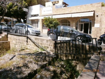 Σε αποσύνθεση το κιγκλίδωμα στην πλατεία Ευδήμου