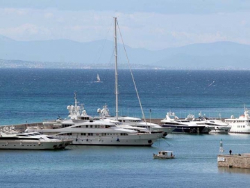 «Παράθυρο» για νομιμοποίηση παράνομων εσόδων ανοίγει το ν/σ για τα τουριστικά πλοία