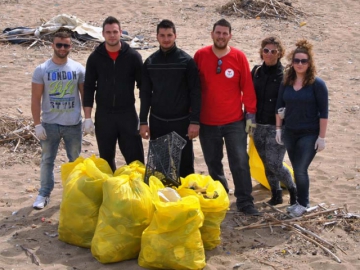 Την παραλία του Ζέφυρος καθάρισε  ο Σύλλογος Προστασίας Περιβάλλοντος
