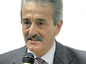 Εκβιασμούς υποψηφίων καταγγέλλει ο Χατζής και δείχνει... αποτυπώματα σε δικηγορικό γραφείο