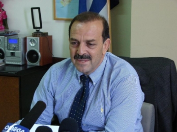 "Δεν θα ανεχτώ χτυπήματα κάτω από τη μέση" προειδοποιεί ο Φώτης Χατζηδιάκος.