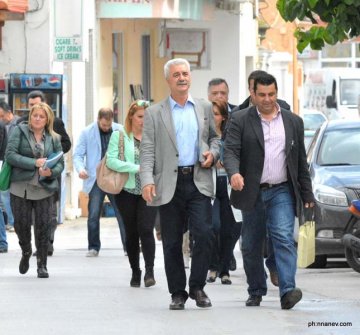 Σε επικοινωνία με τους πολίτες  οι  κ.κ. Γιάννης Μαχαιρίδης και Δημήτρης Κρητικός 
