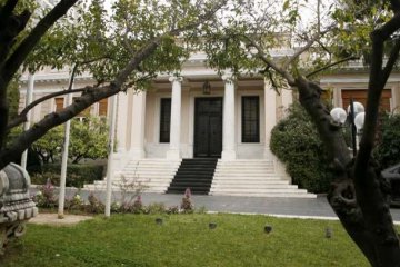 Το συρτάρι  στο Μαξίμου...