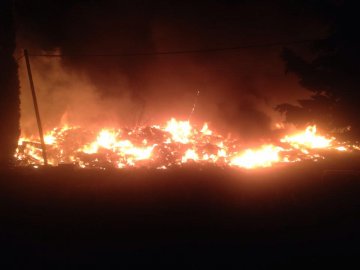 Φωτιά στις Καλυθιές κοντά στις αποθήκες του Δήμου