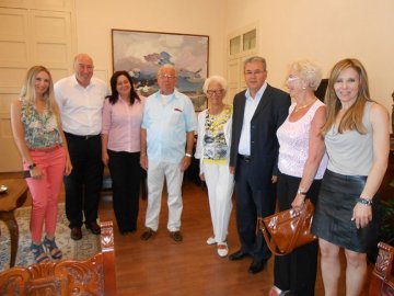 Τιμητικές διακρίσεις σε φανατικούς επισκέπτες του νησιού