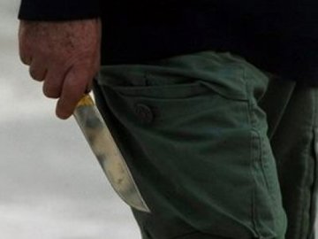 Ξυλοφόρτωσαν  και μαχαίρωσαν  συμπατριώτη τους
