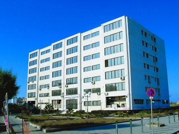 Οι άνεμοι έθεσαν εκτός λειτουργίας τη ΔΟΥ Ρόδου