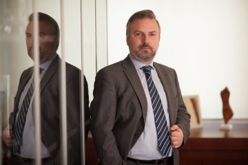 Tριχόπτωση; Απευθύνσου έγκαιρα στον ειδικό.