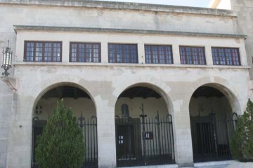 Δικάστηκαν τρεις νεαροί για κλοπή και για αρπαγή τσαντών