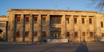 Η φάρσα έβγαλε στους δρόμους δικαστές και δικηγόρους