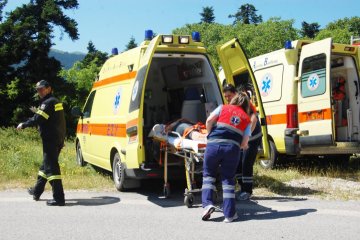 Θερίζουν τα τροχαία: Στην Αθήνα διασωληνωμένο μεταφέρθηκε 7χρονο αγοράκι από τη Ρόδο